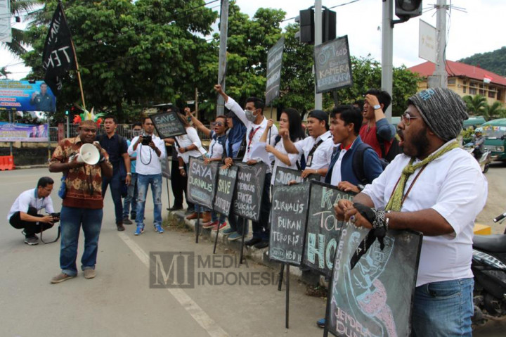 Sejumlah wartawan di Kota Jayapura, Papua ikut memperingati Hari Pers Nasional ke-72.