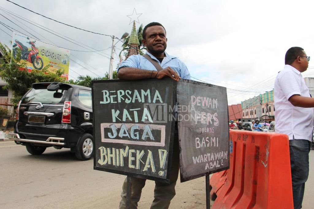 Tulisan tersebut di antaranya menolak jurnalis abal-abal, aksi tolak hoax, dan tulisan lainnya yang bernada semangat menjunjung kebebasan pers.