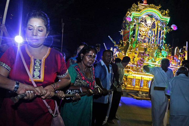 Umat Hindu Keturunan Tamil Rayakan Thaipusam