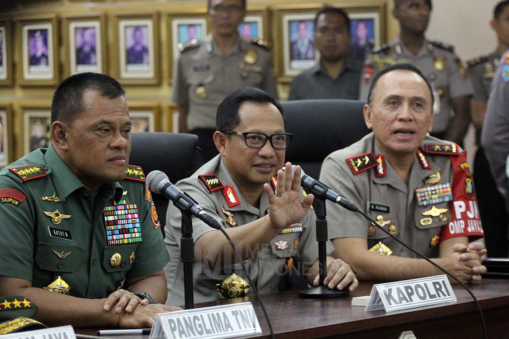 Kapolri mempersilahkan aksi pada 11 Februari diisi dengan kegiatan keagamaan di Masjid Istiqlal, namun tanpa menyinggung masalah politik. 