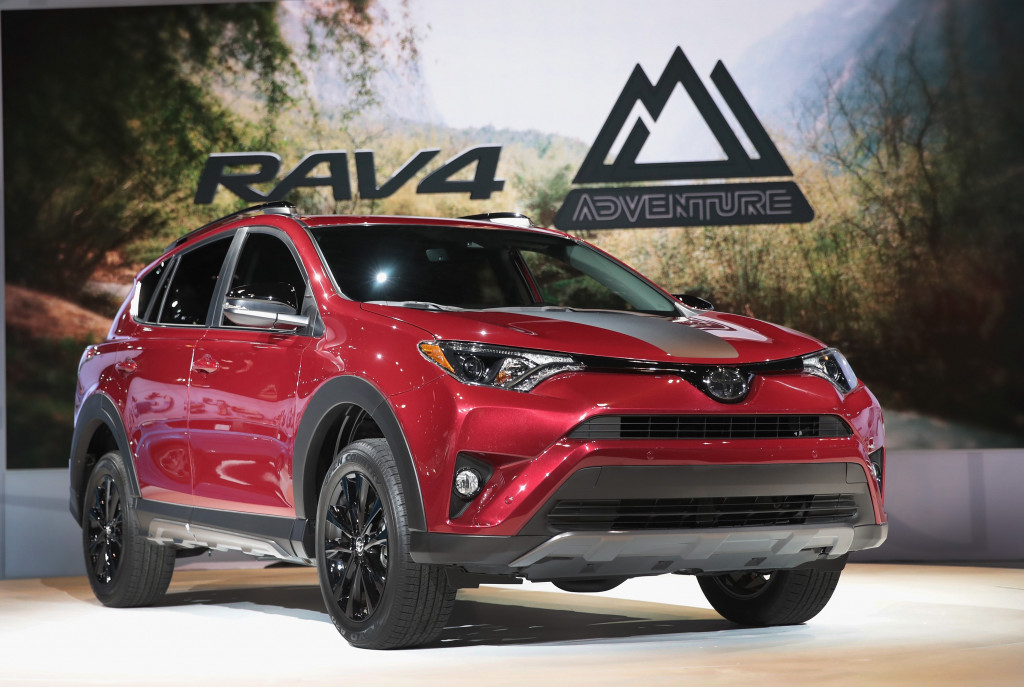 Toyota memperkenalkan RAV4 Adventure. Generasi awal SUV kecil dari Toyota ini mencatatkan prestasi penjualan yang sangat baik di Amerika. Scott Olson/Getty Images/AFP