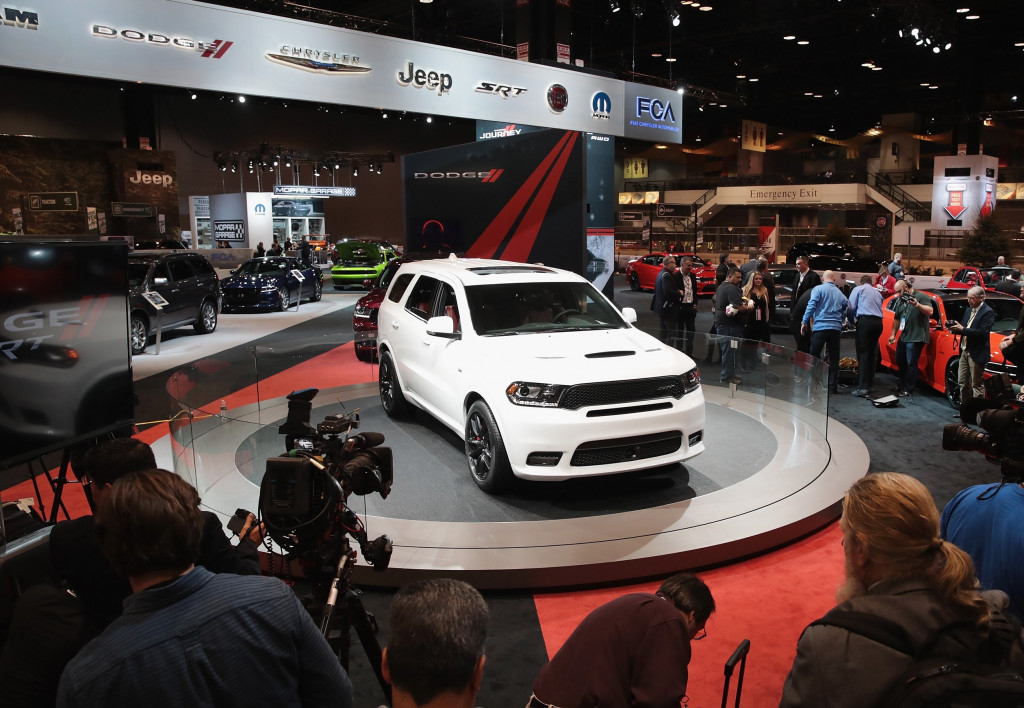 Fiat Chrysler Automobiles (FCA) meluncurkan Durango SRT 2018 yang bermesin V8 6.4-liter Hemi 475 tenaga kuda. Scott Olson/Getty Images/AFP