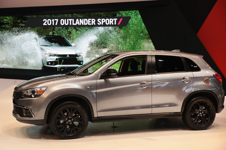 Mitsubishi menawarkan Outlander Sport Limited Edition. Hanya minor change yang Mitsubishi lakukan terhadap SUV kecil andalannya ini. Scott Olson/Getty Images/AFP