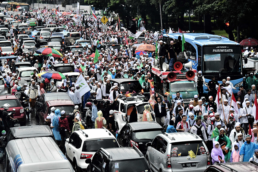 Massa aksi 112 berdatangan ke kawasan Masjid Istiqlal, Jakarta.