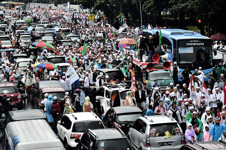 Massa aksi 112 berdatangan ke kawasan Masjid Istiqlal, Jakarta.