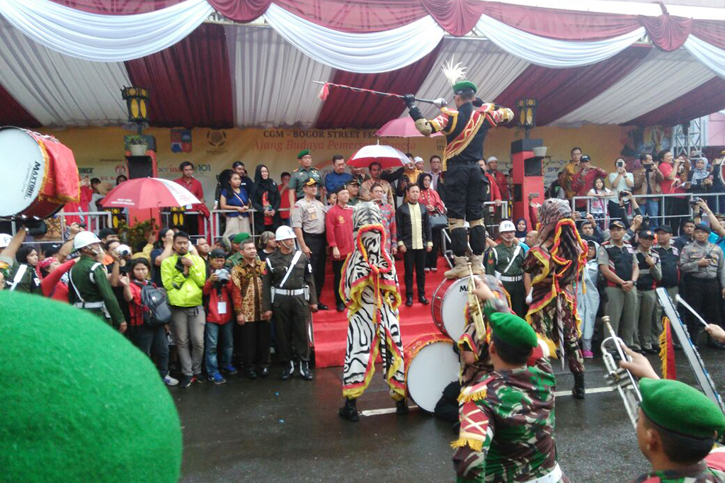 Acara dibuka secara resmi oleh Menteri Agama Lukman Hakim Syaifuddin mewakili Presiden Joko Widodo yang berhalangan hadir.