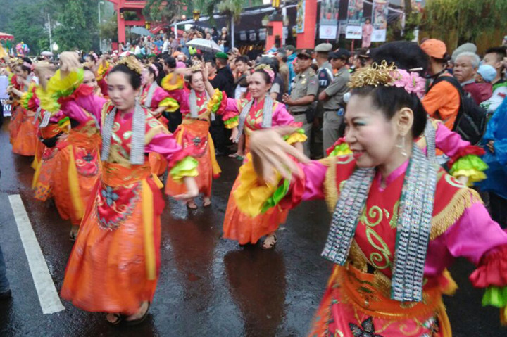 Sementara itu Wali Kota Bogor Bima Arya  menyatakan Cap Go Meh bukanlah acara keagamaan, namun pesta rakyat dan seni budaya yang terbuka untuk semua orang dari berbagai kalangan.