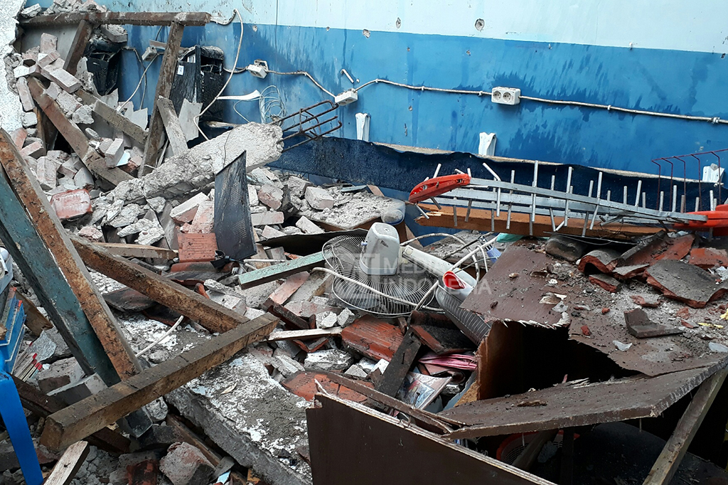 Atap Sekolah di Bogor Ambruk Diterjang Angin Kencang