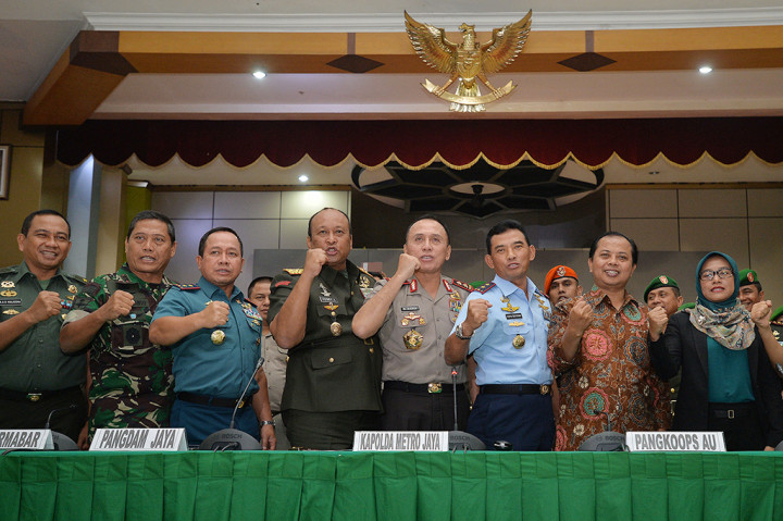 Kapolda juga mengimbau masyarakat agar datang ke TPS menggunakan hak pilihnya.