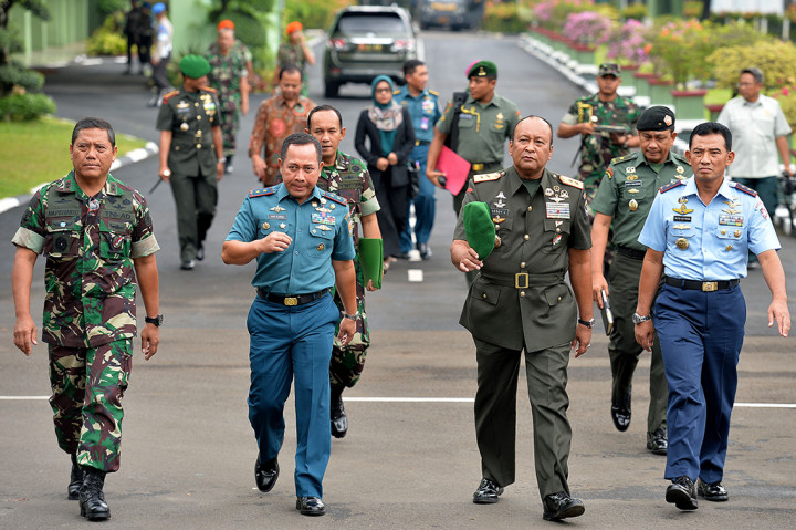 Selain itu, masyarakat diminta agar tidak menggunakan KTP palsu atau mengaku sebagai orang lain dalam melakukan pencoblosan.