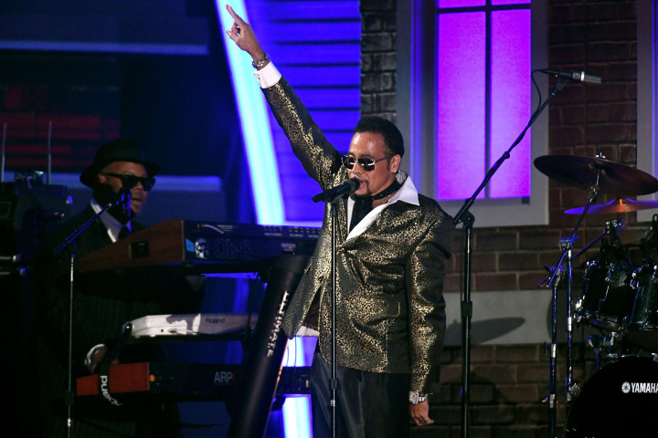 Morris Day membawakan lagu dari Prince untuk mengenang penyanyi yang meninggal pada 21 April 2016. Di tengah berlangsungnya Grammy Award 2017, penyanyi Al Jearreu dikabarkan tutup usia. Kevork Djansezian/Getty Images/AFP