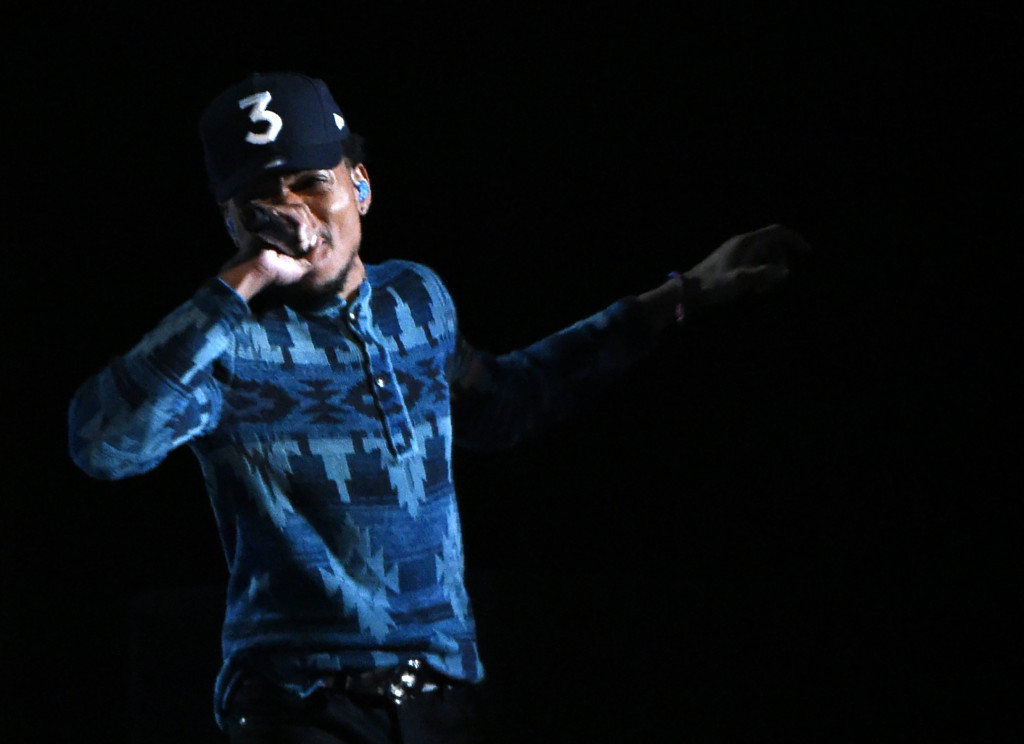 Chance the Rapper tampil di panggung Grammy Award ke-59. Penyanyi asal AS ini menyabet penghargaan Best new artis dan Best rap album untuk album 