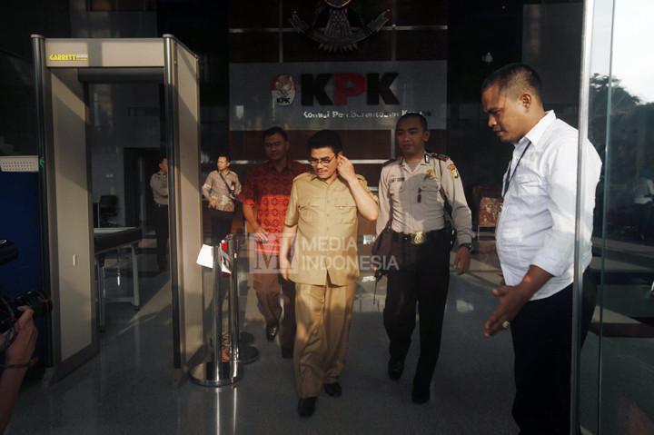 Penyidik KPK memanggil 2 orang hakim konstitusi terkait dengan kasus yang menjerat Patrialis Akbar.