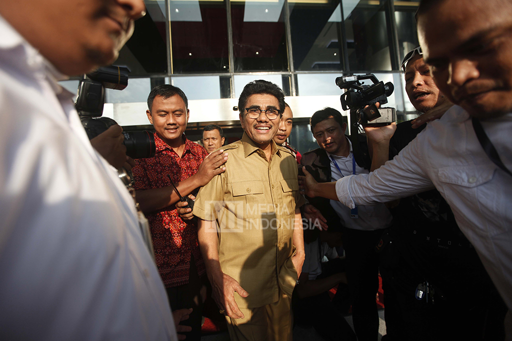 Kedua hakim itu adalah I Dewa Gede Palguna dan Mahanan MP Sitompul.