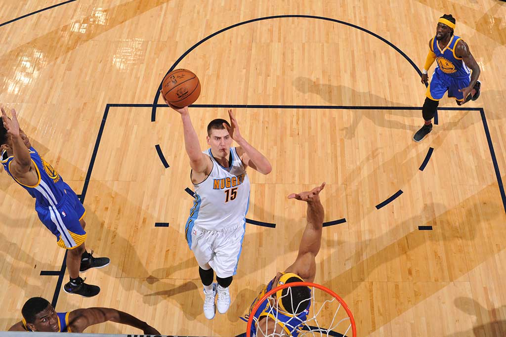 Power forward Nikola Jokic mengemas 17 poin, 21 rebound dan 12 assist untuk triple-double keduanya musim ini.