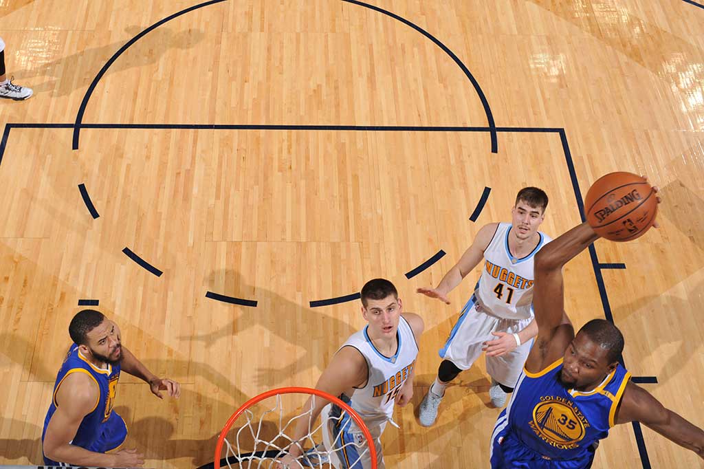 Sementara itu Kevin Durant menjadi penyumbang poin terbanyak untuk Warriors dengan 25 poin, 4 rebound, dan 5 assist.