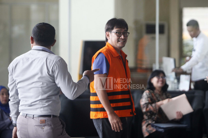 Choel diperiksa sebagai tersangka kasus dugaan korupsi proyek pembangunan, pengadaan, serta peningkatan sarana dan prasarana Pusat Pendidikan, Pelatihan dan Sekolah Olahraga (P3SON) Hambalang tahun anggaran 2010-2012.