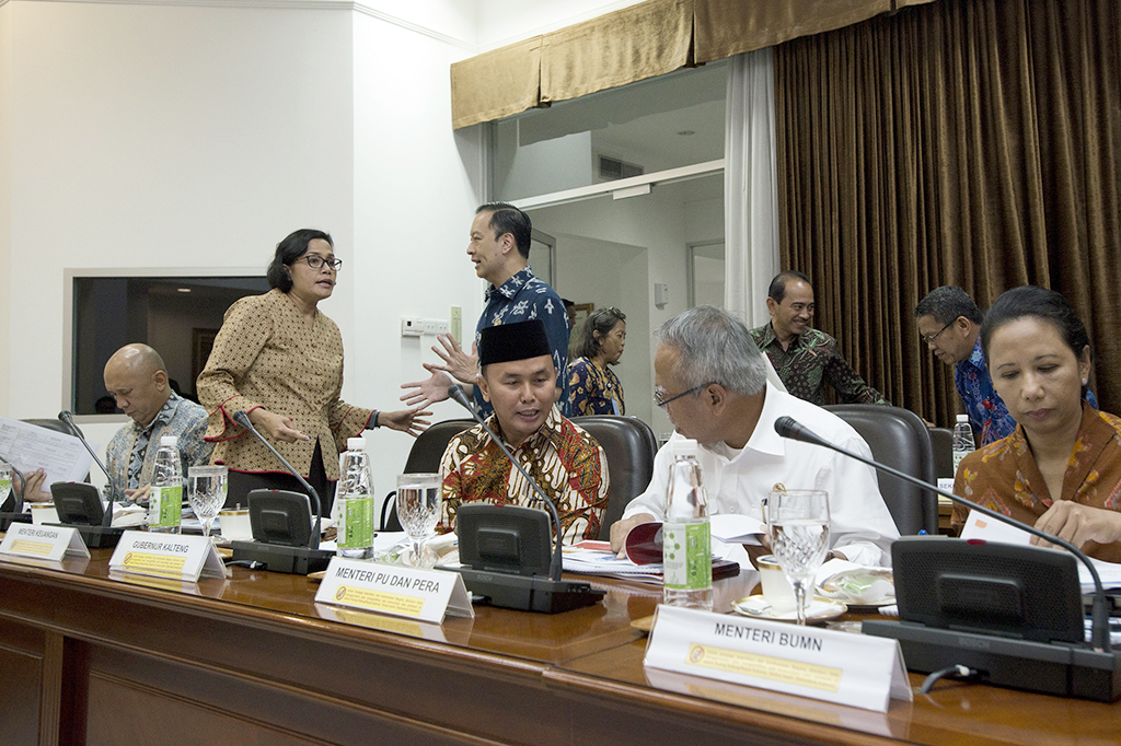 Oleh karena itu, Jokowi meminta kondisi yang terjadi saat ini digunakan sebagai momentum untuk pengembangan nilai tambah komoditas.