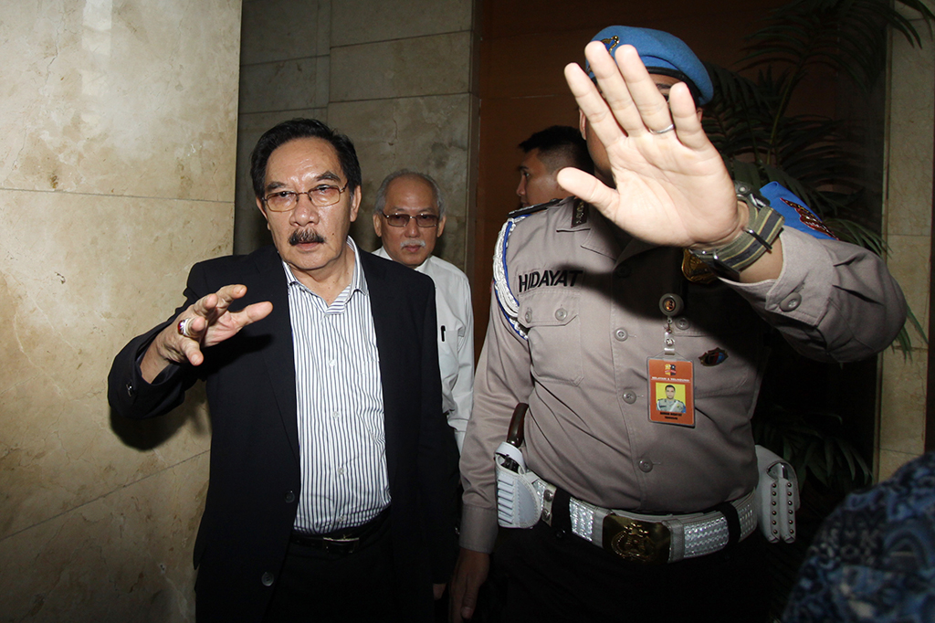 Di hadapan awak media, ia membeberkan bahwa ia pernah didatangi oleh Harry Tanoe di rumah Antasari pada suatu malam di bulan Maret 2009. Menurut Antasari, kedatangan Harry diperintahkan seseorang di Cikeas, yang meminta Antasari agar tidak menahan Aulia Pohan yang ketika itu terseret kasus korupsi.