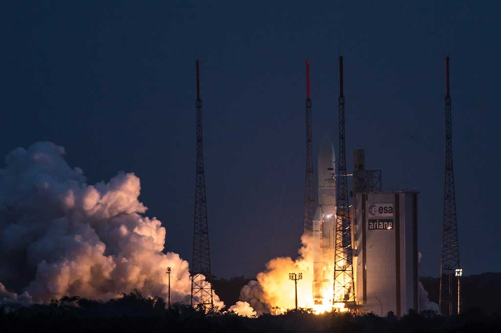 Roket Ariane 5 yang membawa Satelit Telkom 3 S bersiap meluncur dari Guiana Space Center, Kourou, Guyana, Prancis, Rabu (15/2/2017) WIB.