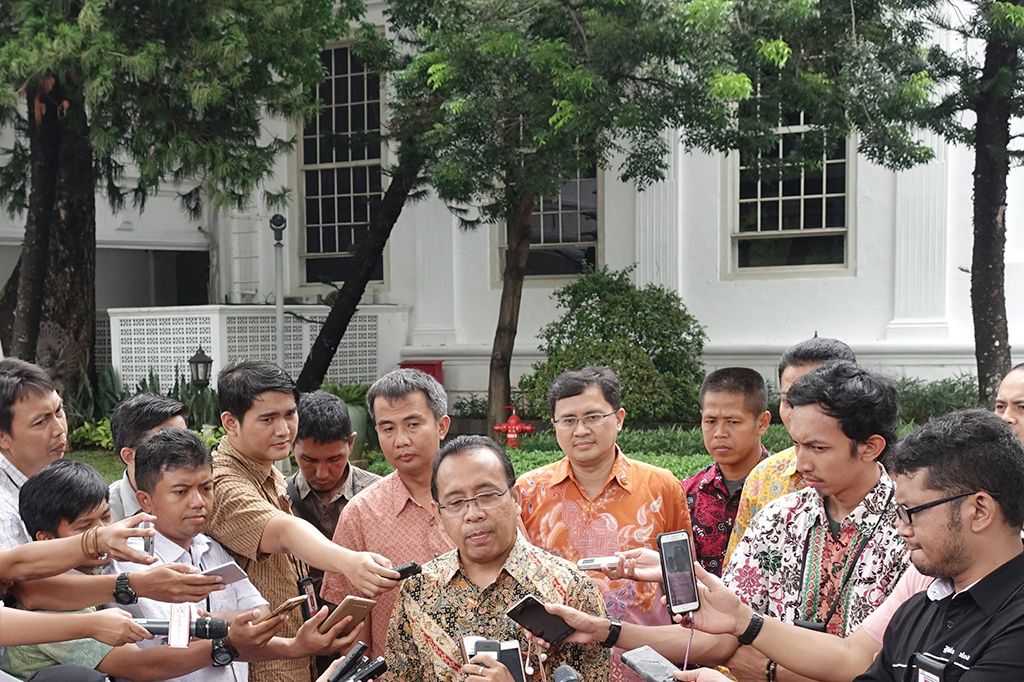 Istana Kepresidenan menepis tudingan mantan Presiden Susilo Bambang Yudhoyono (SBY) soal pemberian grasi yang diberikan Presiden Jokowi kepada Antasari Azhar yang dianggap bermuatan politis.