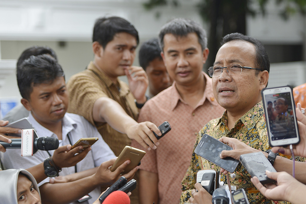 Menurut dia, Presiden sudah merujuk berbagai pertimbangan termasuk MA, Jaksa Agung, Kementerian Polhukam, Kementerian Hukum dan HAM, dan lain-lain.