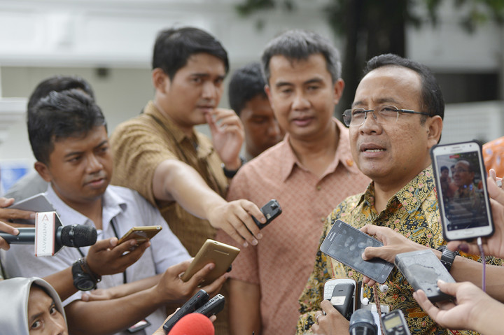 Menurut dia, Presiden sudah merujuk berbagai pertimbangan termasuk MA, Jaksa Agung, Kementerian Polhukam, Kementerian Hukum dan HAM, dan lain-lain.
