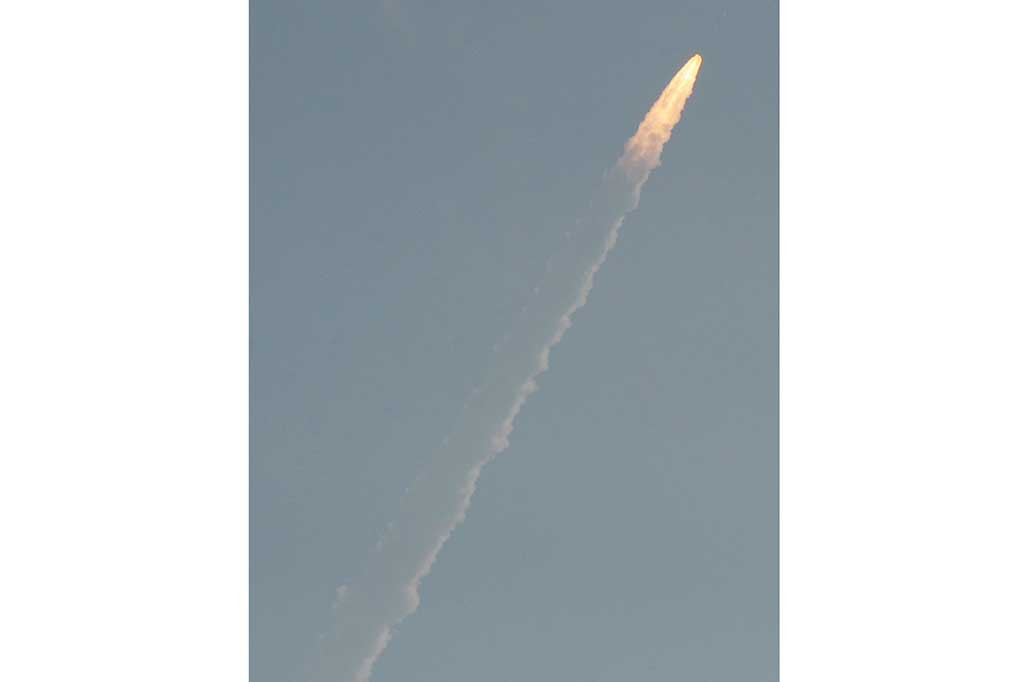 Polar Satellite Launch Vehicle India, dalam penerbangannya yang ke-39 (PSLV-C37), meluncurkan rangkaian satelit Cartosat-2 seberat 714 kilogram untuk mengamati bumi dan 103 satelit penumpang dengan bobot 664 menuju Sun Synchronous Orbit (SSO) sejauh 505 kilometer.