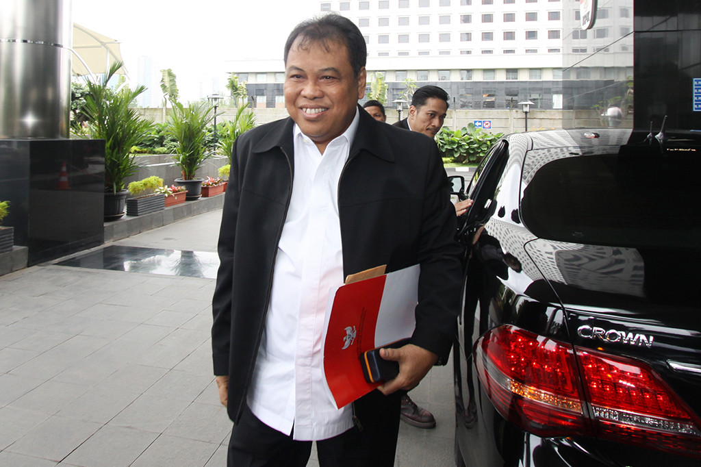 Ketua Mahkamah Konstitusi (MK)) Arief Hidayat saat memenuhi panggilan KPK sebelum diperiksa di Gedung KPK, Jakarta.