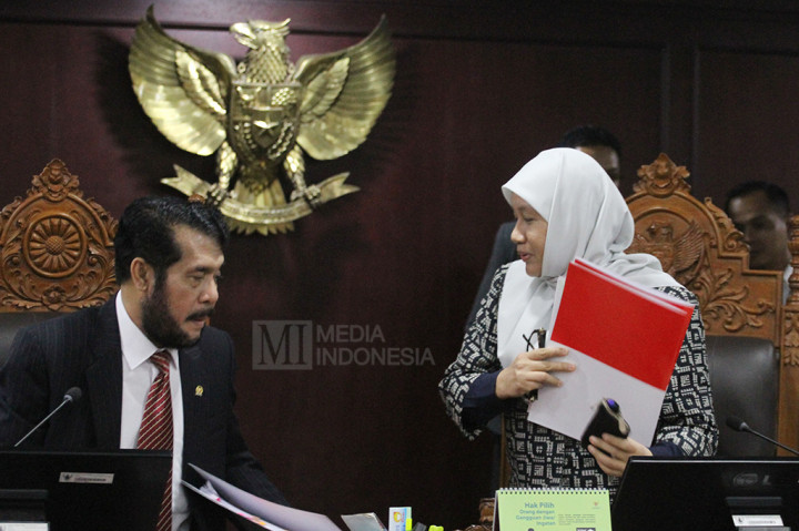 MKMK menjelaskan bahwa alasan pemberhentian Patrialis adalah terbukti telah melakukan pelanggaran berat dan ditangkap KPK. Dia juga telah ditetapkan sebagai tersangka, serta ditahan di rutan KPK. 