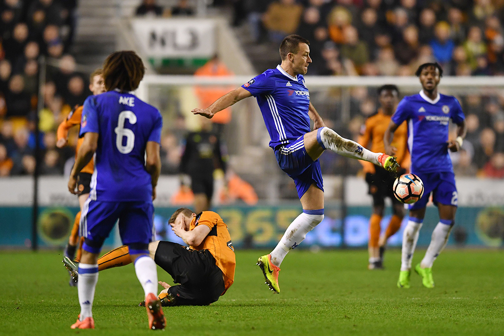 Pada menit ke-12 Chelsea berpeluang membuka skor, namun sepakan Willian masih melambung di atas gawang lawan. 