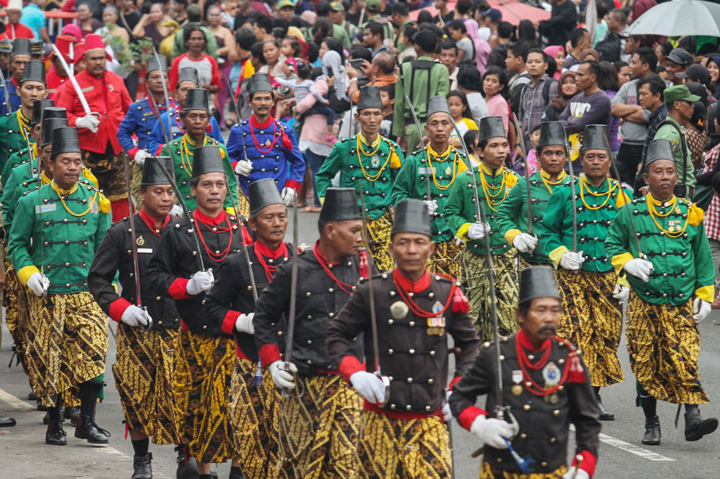 Kirab tersebut memperingati 272 tahun pindahnya Keraton Mataram Islam dari Kartasura ke Solo dan dianggap sebagai hari lahirnya Kota Solo.