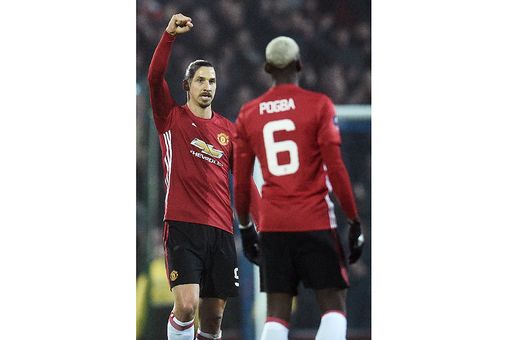 Terbukti pergantian tersebut membawa hasil. Pada menit ke-71, umpan Pogba diselesaikan dengan sempurna oleh Ibrahimovic. 2-1 untuk MU.