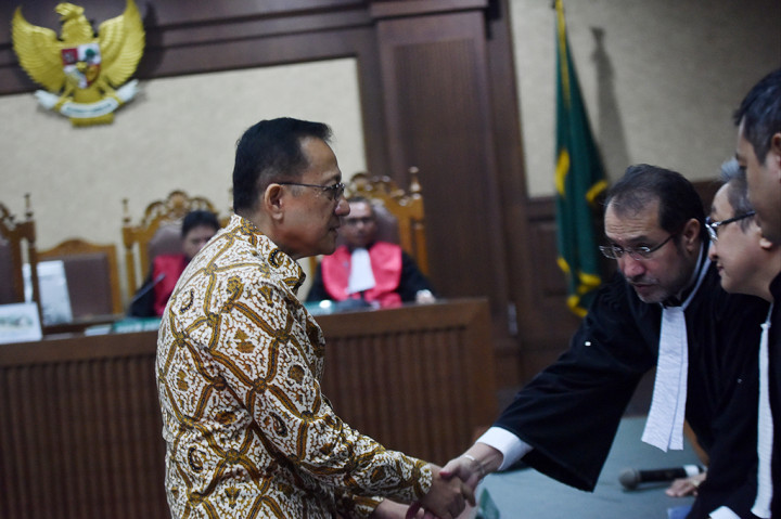 Ia dinyatakan bersalah karena telah menerima suap untuk mempengaruhi Bulog dalam mengatur pemberian jatah gula impor.