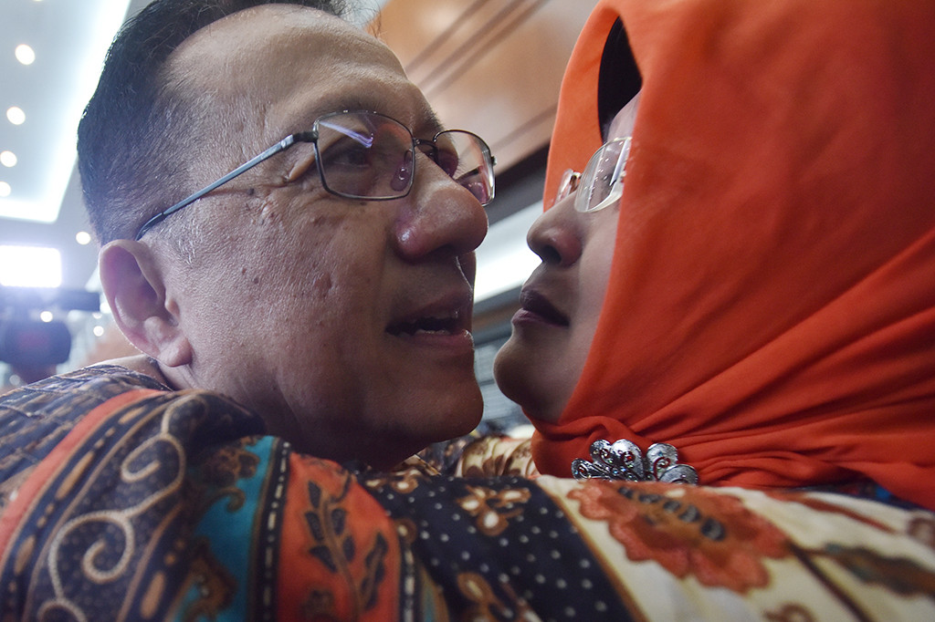 Jaksa penuntut umum KPK sebelumnya menuntut Irman dihukum penjara 7 tahun dan denda Rp 200 juta subsider 5 bulan kurungan.