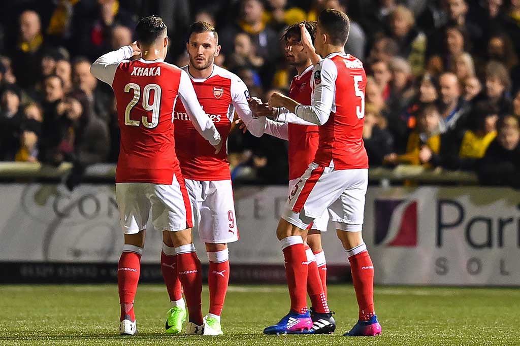 Bermain di kandang lawan Arsenal membuka skor pada menit ke-26 lewat Lucas Perez. 