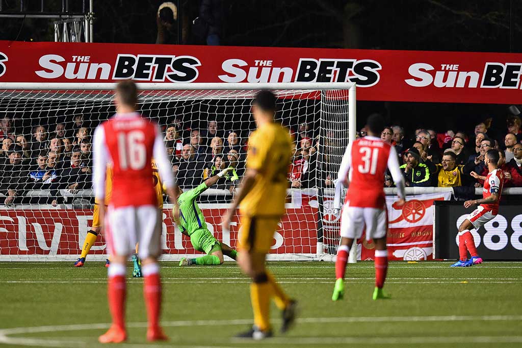 The Gunners baru bisa menggandakan keunggulan pada menit ke-55 lewat Theo Walcott. 