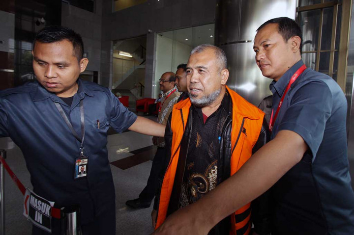 Patrialis Akbar memasuki Gedung Merah Putih KPK.