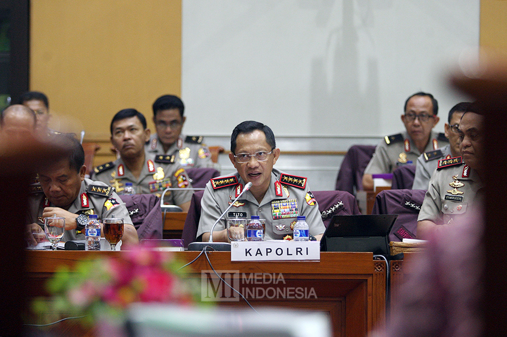 Dalam salah satu tuntutan aksi 212, Polri dituding melakukan kriminalisasi terhadap sejumlah tokoh ulama salah satunya imam besar FPI, Rizieq Shihab.