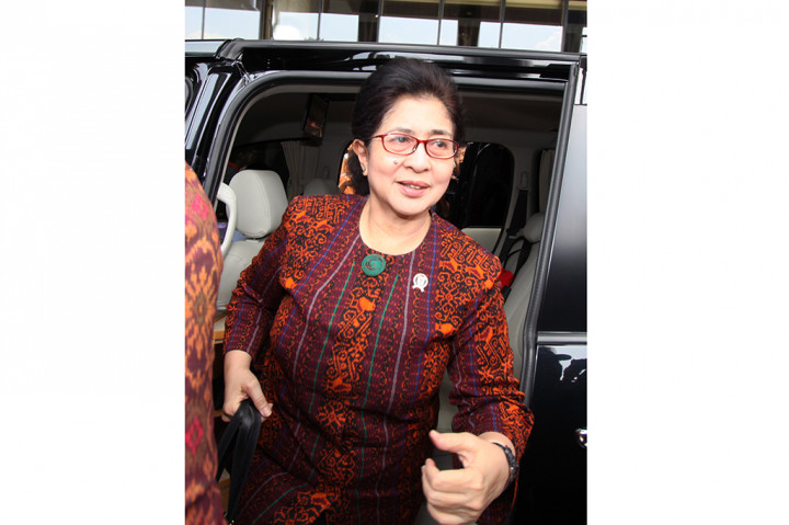 Menteri Kesehatan Nila F. Moeloek tiba di gedung Merah Putih, KPK, Jakarta.