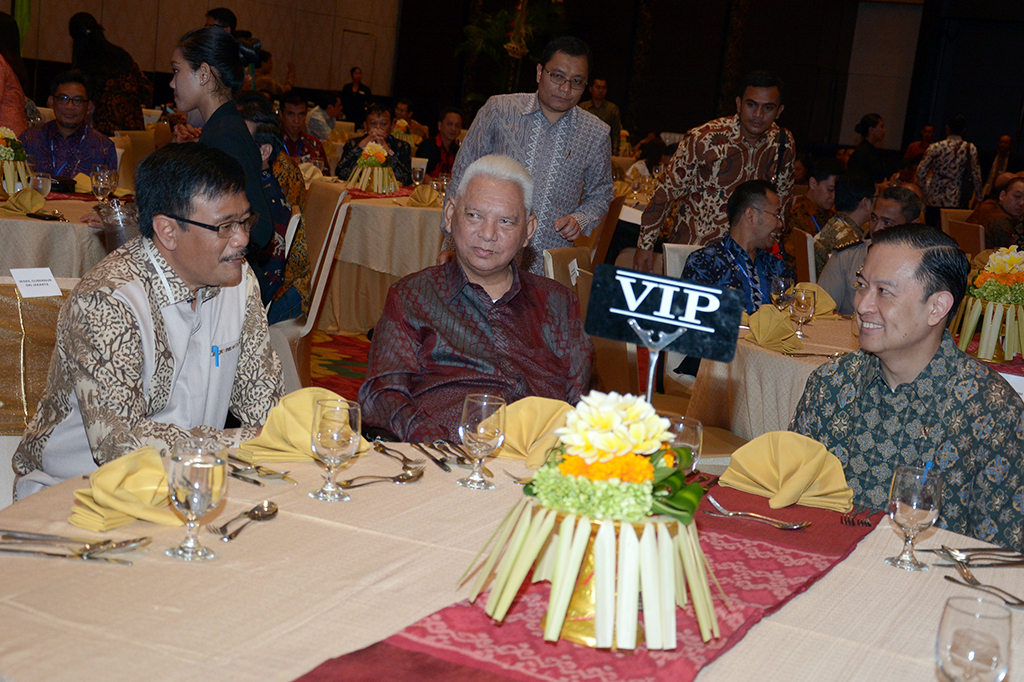 Sebelumnya pada Februari 2016 telah diluncurkan 14 industri program KLIK tahap pertama yang dimanfaatkan oleh 83 proyek dengan realisasi Rp120 triliun pada lahan seluas 1.126 hektare.