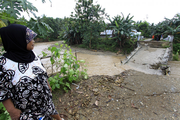 Jembatan Penghubung Dua Desa di Gorontalo Ambruk