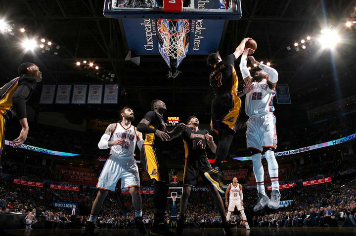 Sementara itu pemain anyar Thunder Taj Gibson mengemas 12 poin.