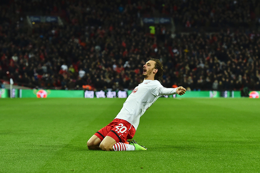 Southampton memperkecil ketertinggalan di akhir babak pertama lewat Manolo Gabbiadini.