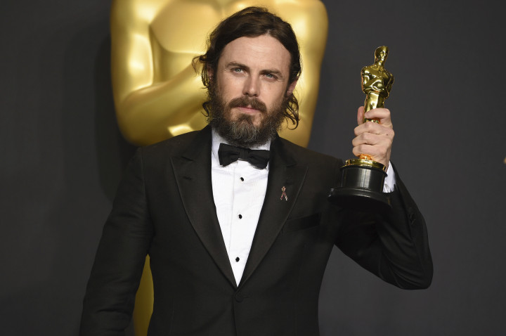 Casey Affleck dinobatkan sebagai pemenang kategori aktor terbaik Oscar 2017. Prestasi ini diraihkan atas peran dalam film 