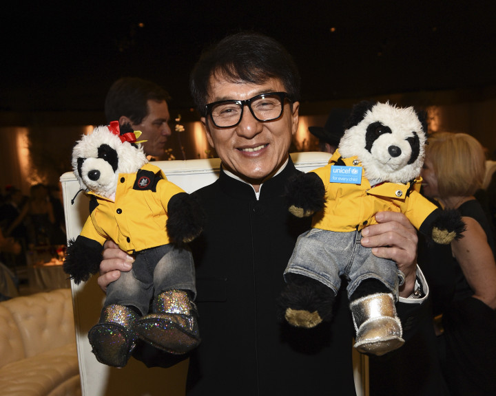 Jackie Chan mendapatkan piala Oscar atas dedikasinya yang konsisten terhadap perfilman. Tidak setiap tahun piala untuk kategori ini diberikan.  (Al Powers/Invision/AP)