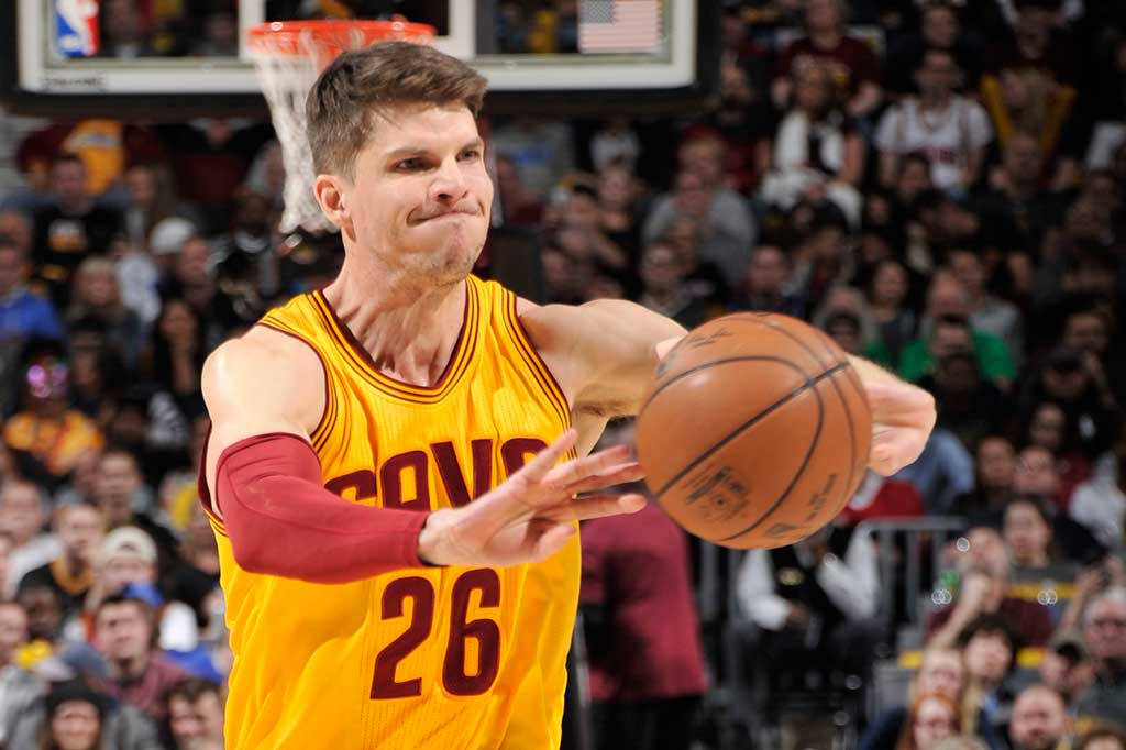 Dan Kyle Korver mencetak 13 poin.