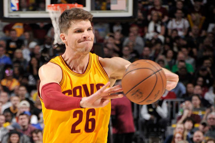 Dan Kyle Korver mencetak 13 poin.