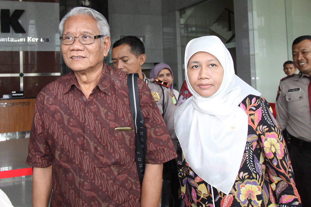 Tim Pansel Hakim MK usai mengadakan pertemuan dengan pimpinan KPK.