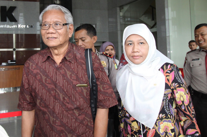 Tim Pansel Hakim MK usai mengadakan pertemuan dengan pimpinan KPK.